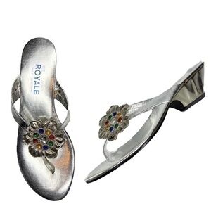 Rue Royale Sandal Silver Leather Upper Metal Flower Detail Thong Sandals Size 7B